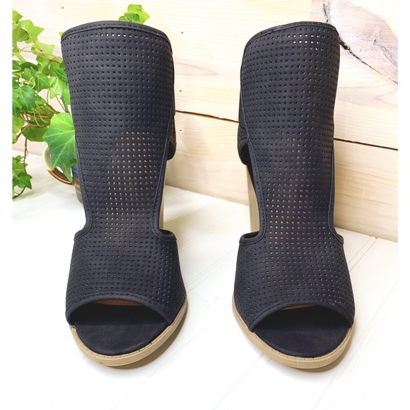 🆕 Black Open Toe Bootie - Picture 5 of 7